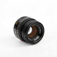 Leica Summicron-M 2f 50mm with 2 caps Cased