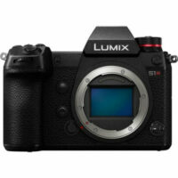 Panasonic Lumix S1R Body new 2 years warranty World’s first full-frame mirrorless camera capable of 4K/60pvideo recording Effective 47.3MP full-frame CMOS sensor 187MP-equivalent High Resolution mode